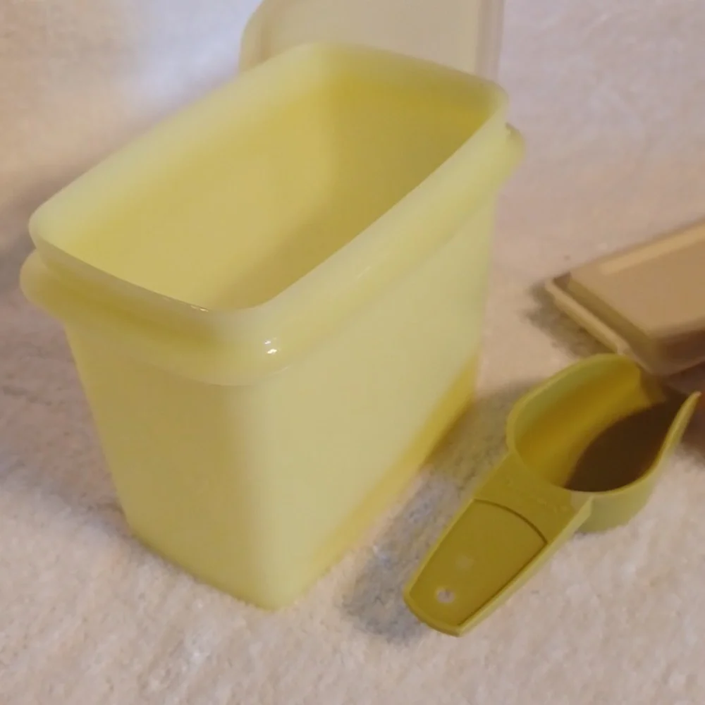 Tupperware vintage butter keeper small canister, green scoop